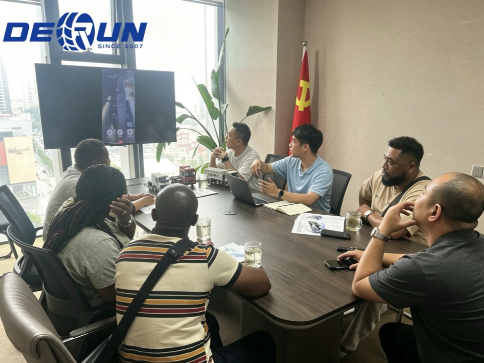 A Derun Auto Ghana nagy megrendelést biztosít: 25 egység TX 6x4 billenős teherautót A Derun Auto Ghana nagy megrendelést biztosít: 25 egység TX 6x4 billenős teherautót
